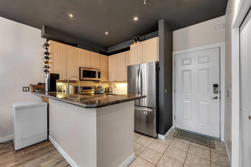 527 15 Avenue SW #416 photo 3