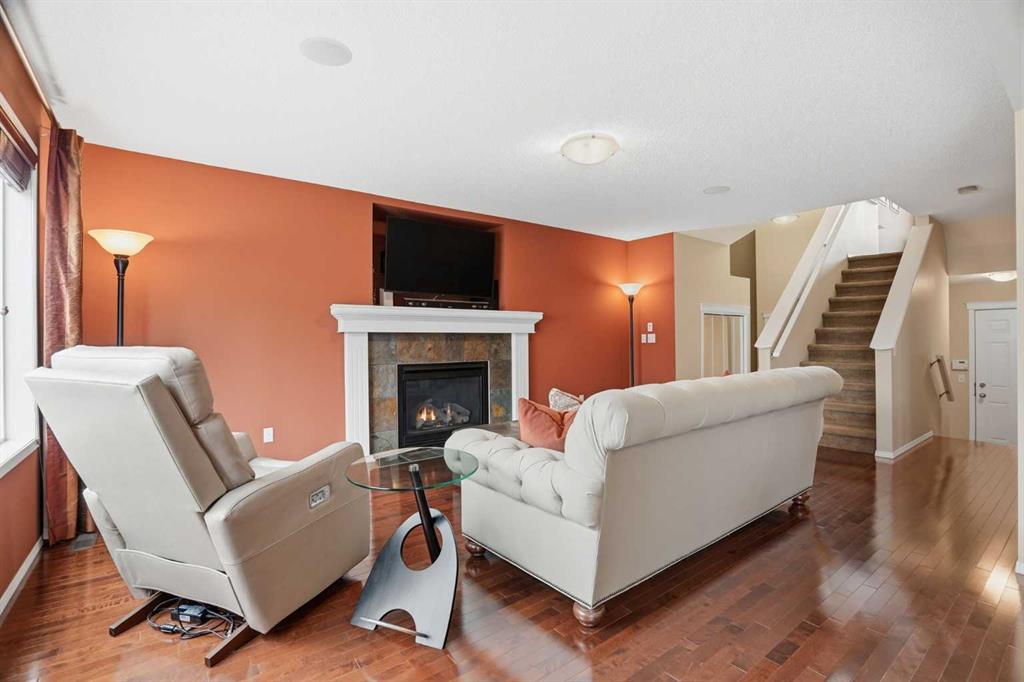 56 Everglen Way SW photo 3
