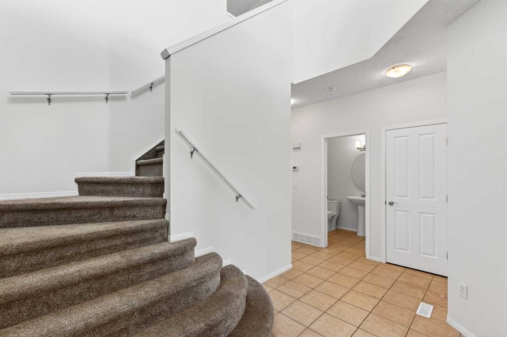 53 Royal Birch Way NW photo 2