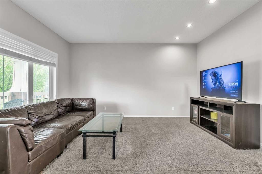 242 Copperstone Grove SE photo 4