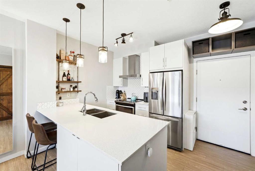 122 Mahogany Centre SE #618 photo 2