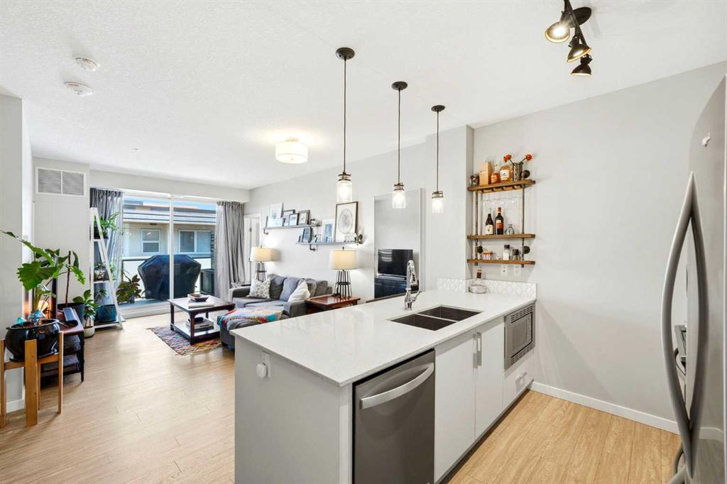 122 Mahogany Centre SE #618 photo 3