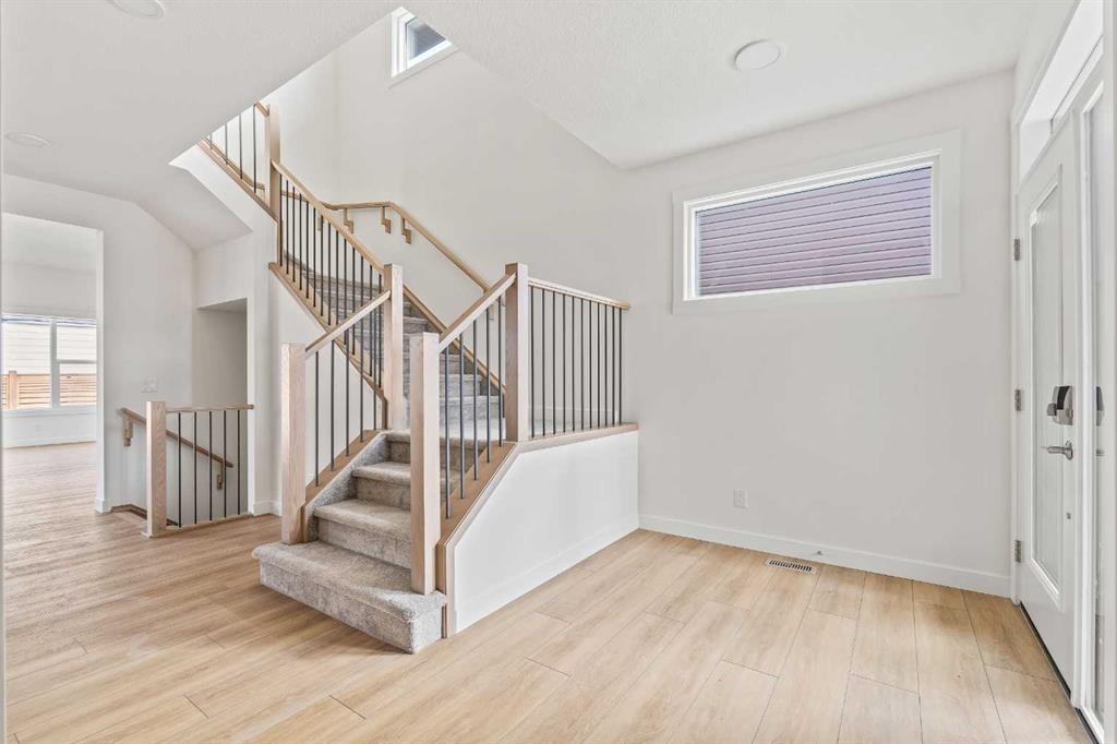 486 Lucas Way NW photo 2