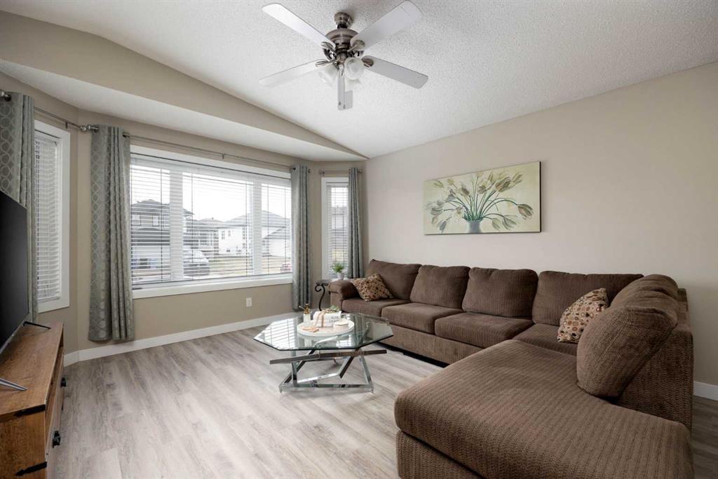 150 Pacific Crescent photo 2