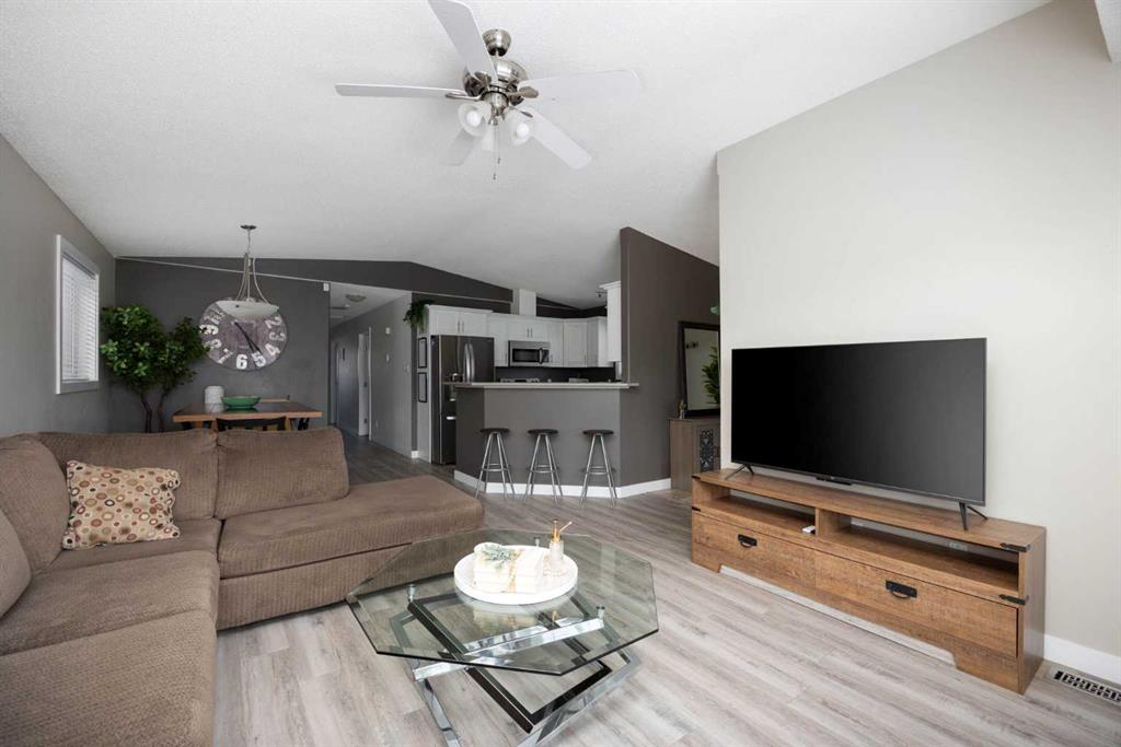 150 Pacific Crescent photo 4