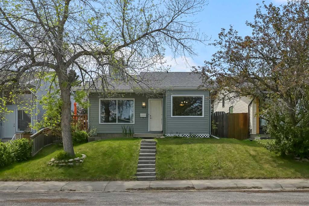 160 Strathcona Close SW