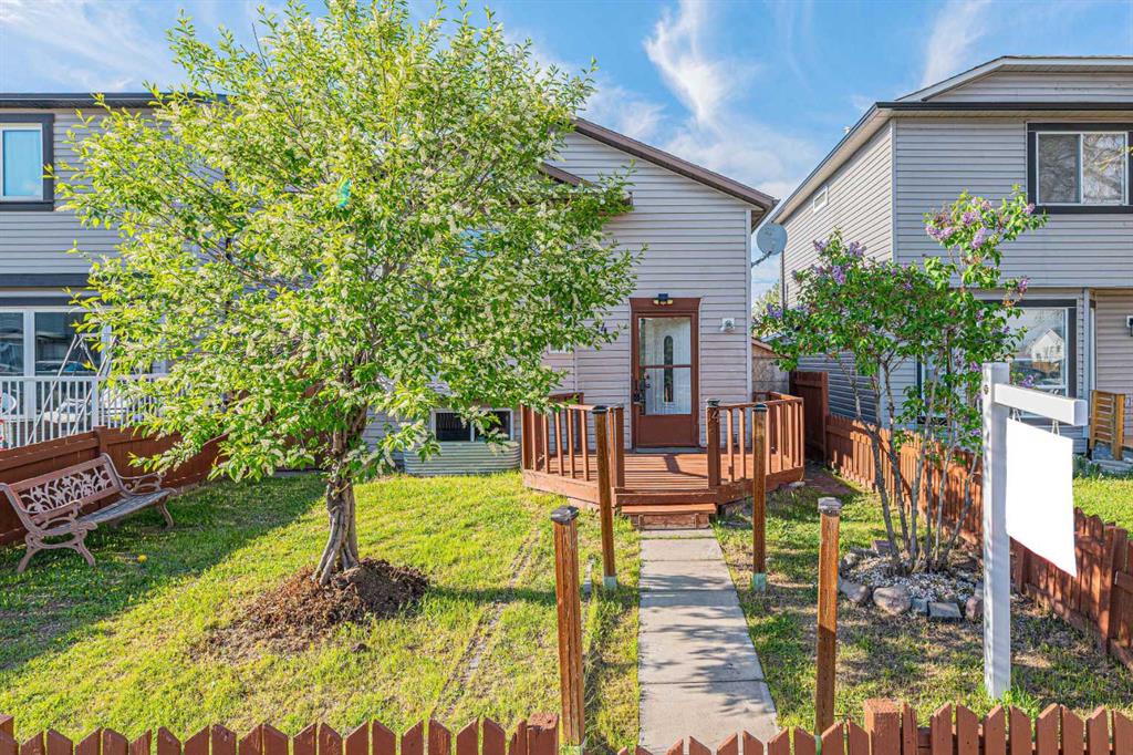 14 Martindale Mews NE photo 4