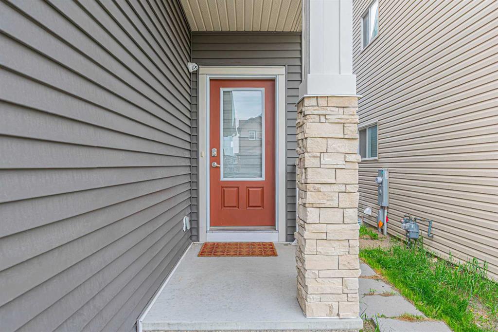 148 Savanna Close NE photo 3