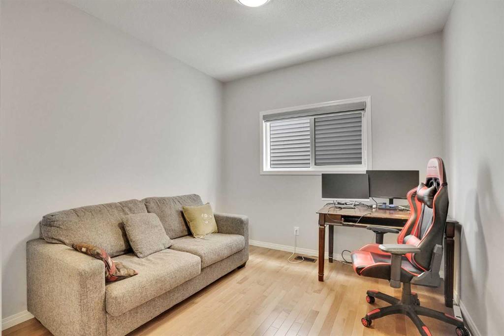 148 Savanna Close NE photo 4