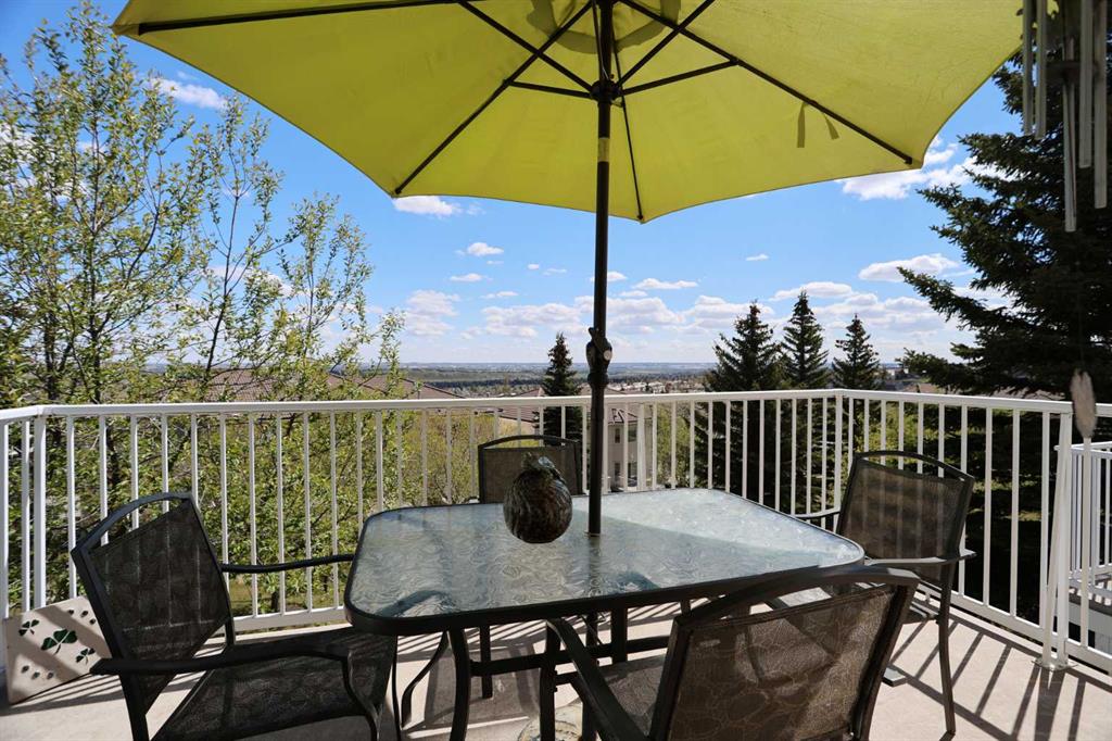 92 Hamptons Link NW photo 3