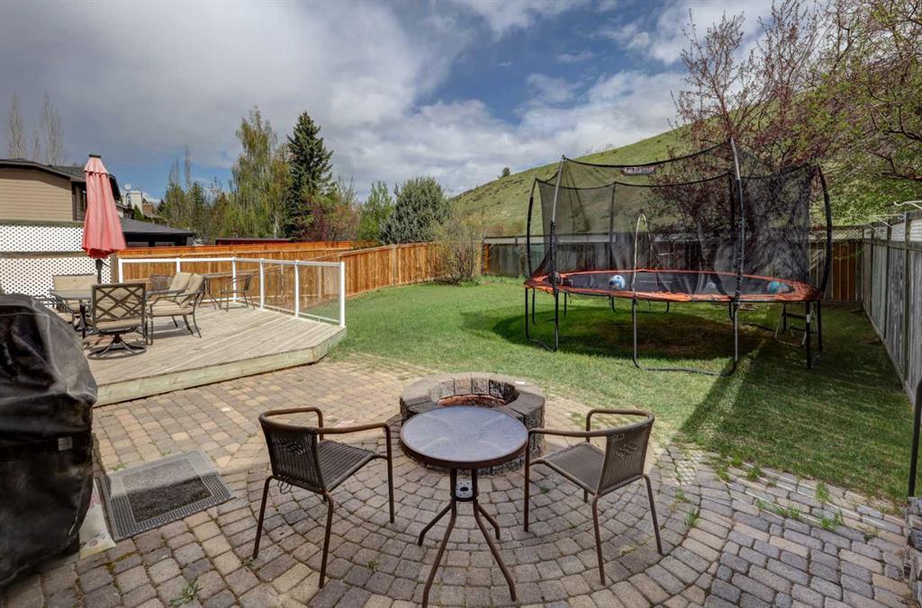 36 Hawksley Crescent NW photo 3
