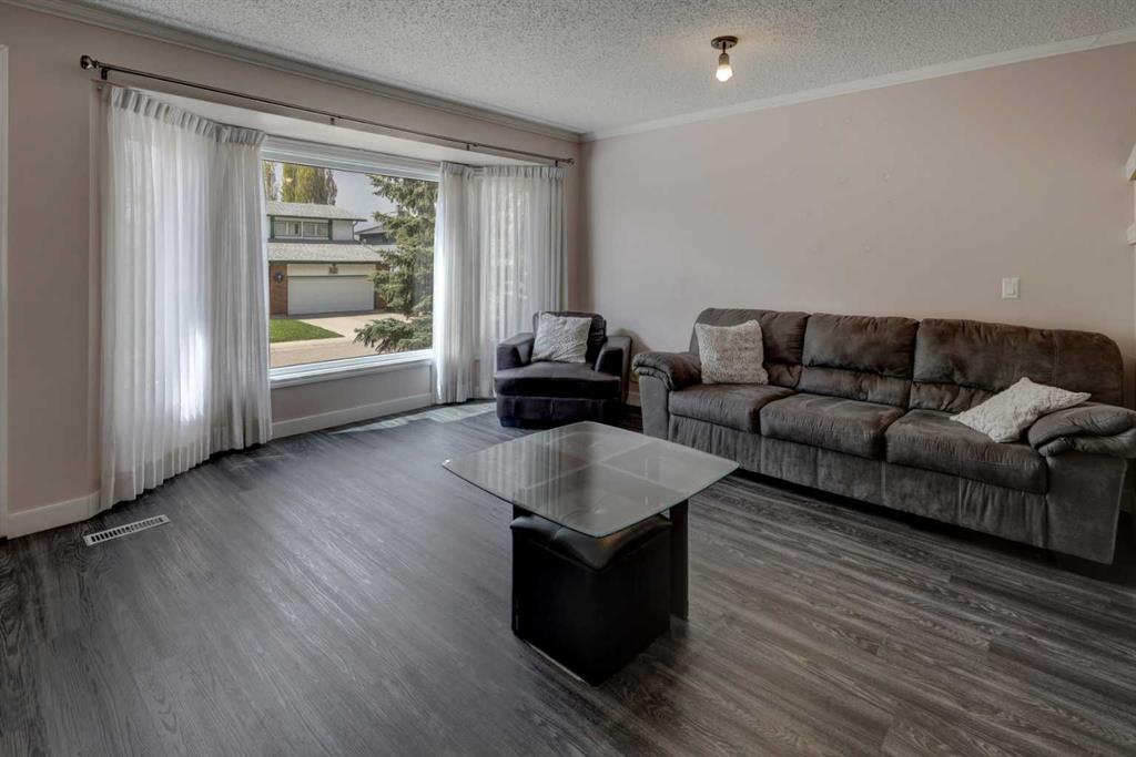36 Hawksley Crescent NW photo 4