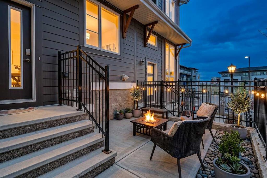242 Livingston Common NE