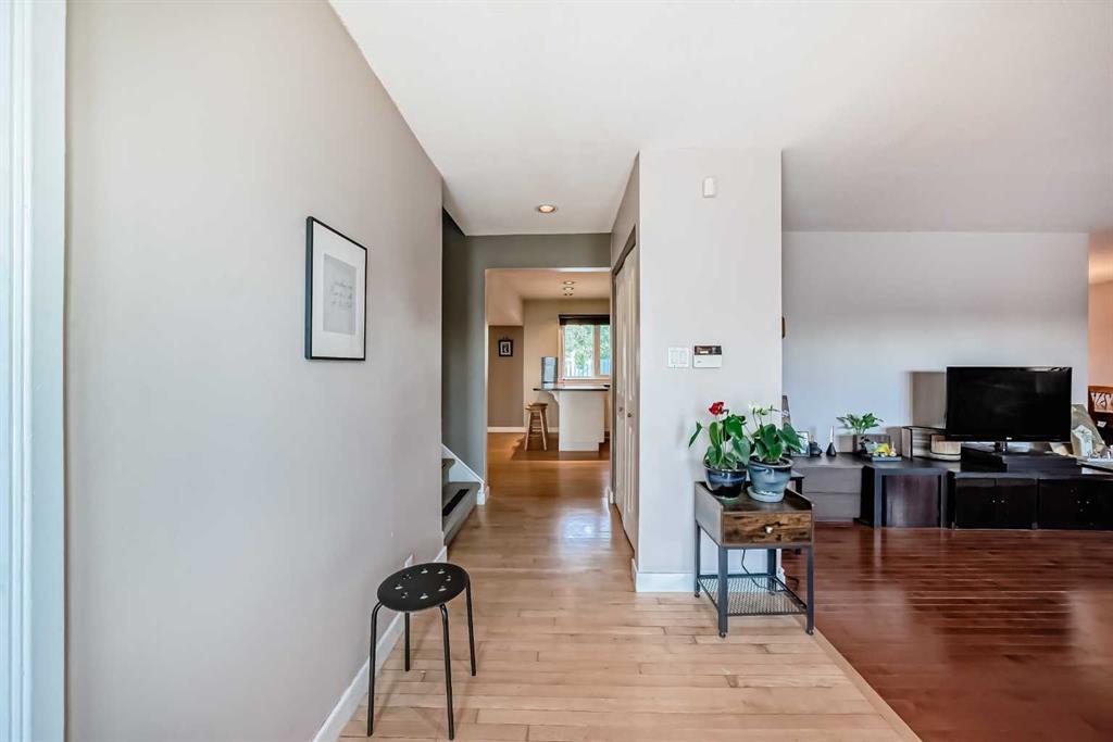 1220 73 Avenue SW photo 4