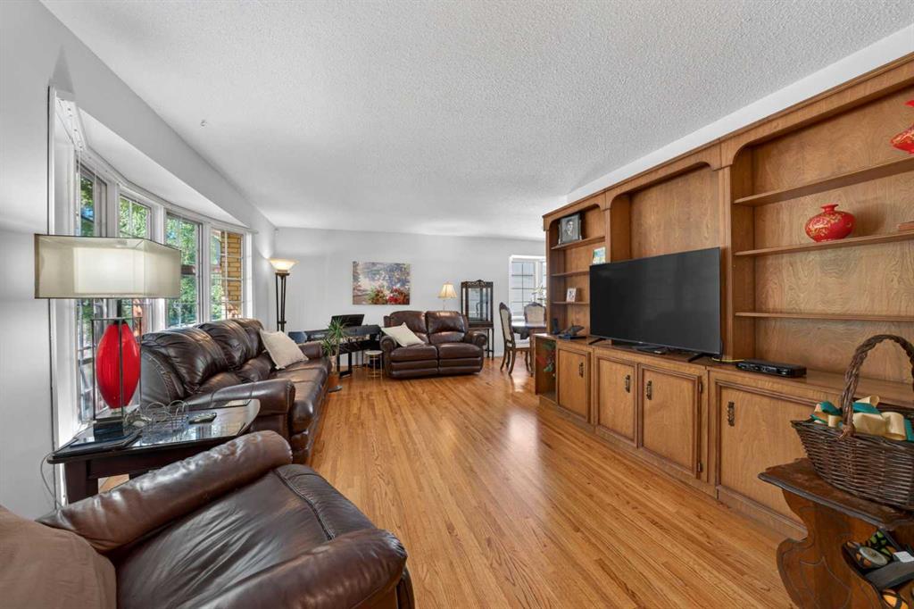 740 Hunterston Crescent NW photo 5