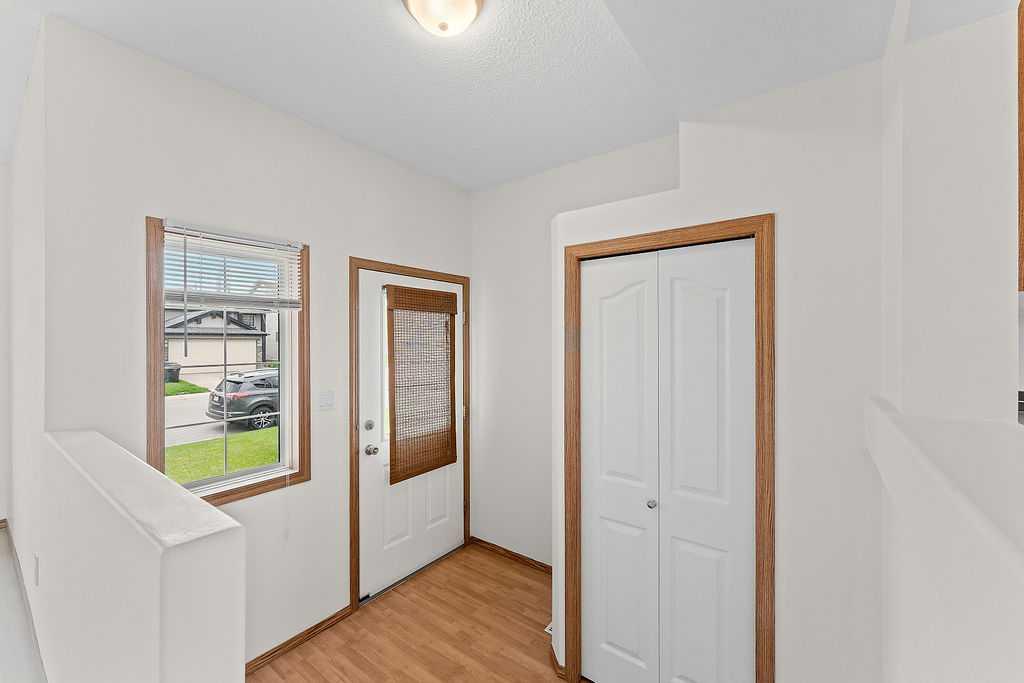 108 Everstone Rise SW photo 3