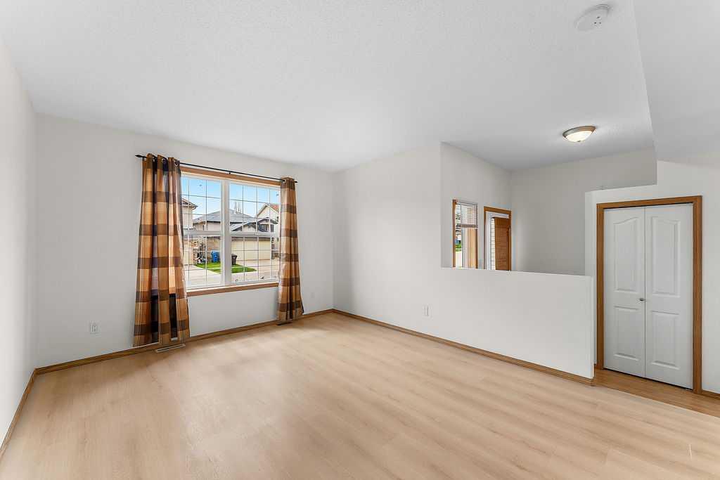 108 Everstone Rise SW photo 4