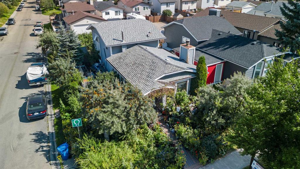 16 Tararidge Drive NE photo 3