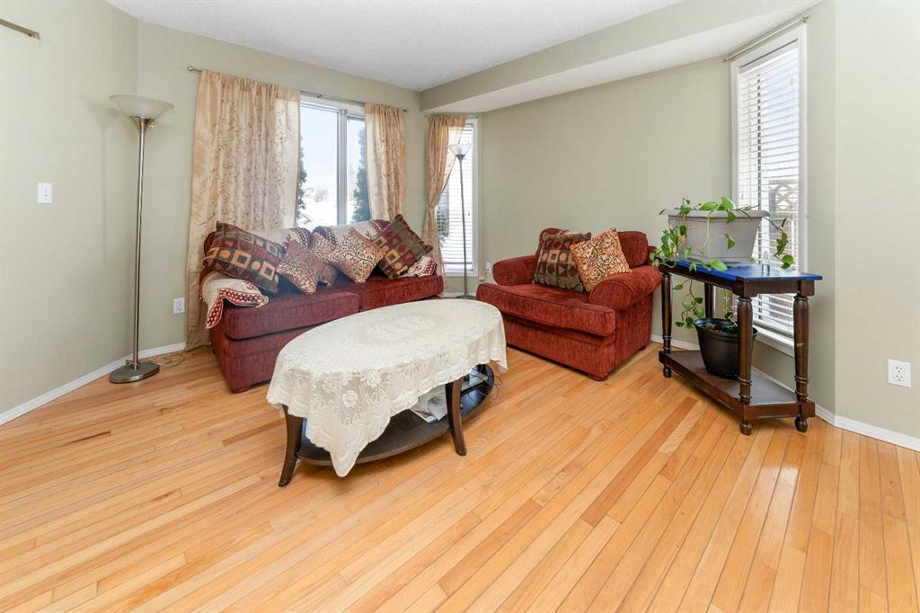 63 Hawkmount Green NW photo 3