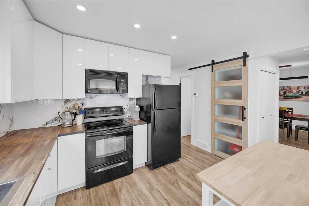 22 Sandstone Crescent SE photo 5