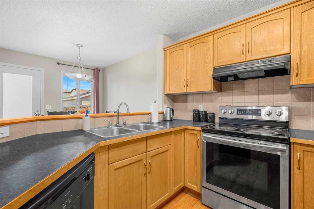 83 Saddlebrook Gardens NE photo 5