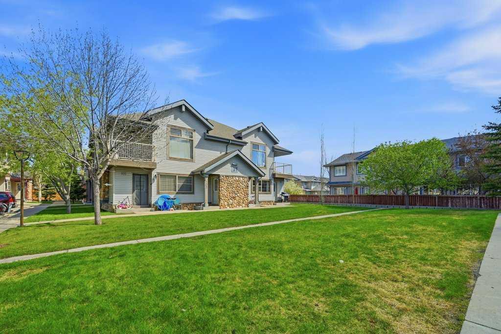 31 Everridge Square SW #106 photo 3