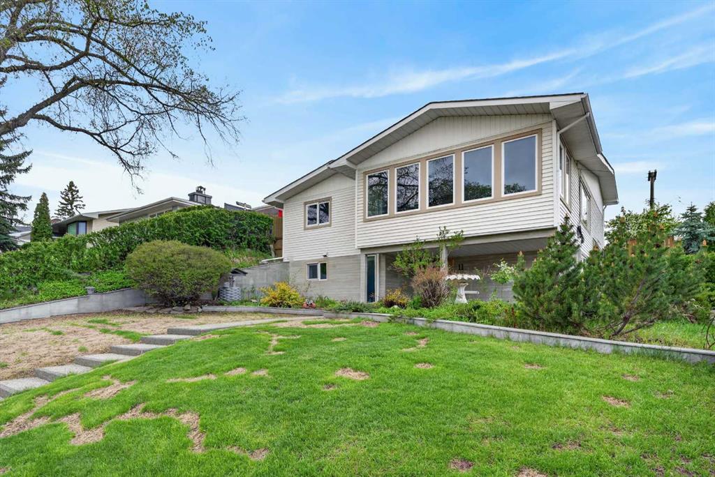 11 Selkirk Drive SW photo 2