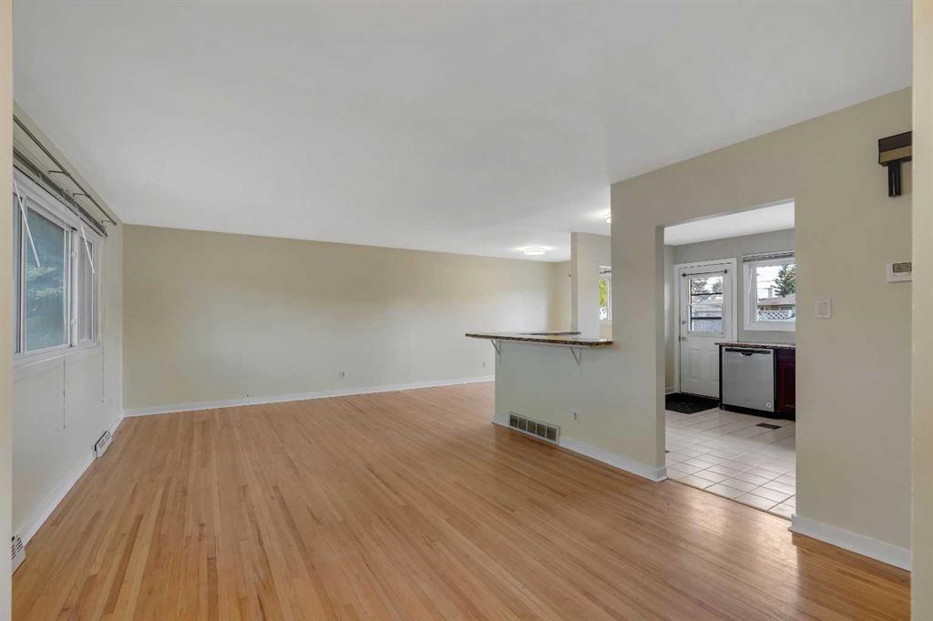 8432 Elbow Drive SW photo 4