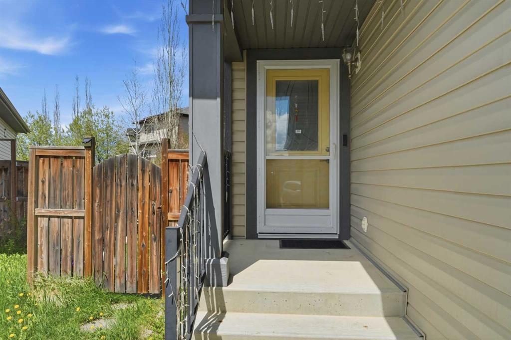 78 Everglen Way SW photo 3