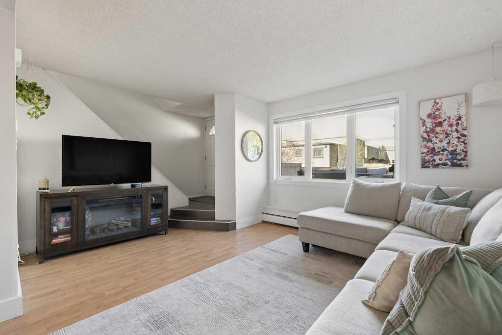 3809 45 Street SW #151 photo 2