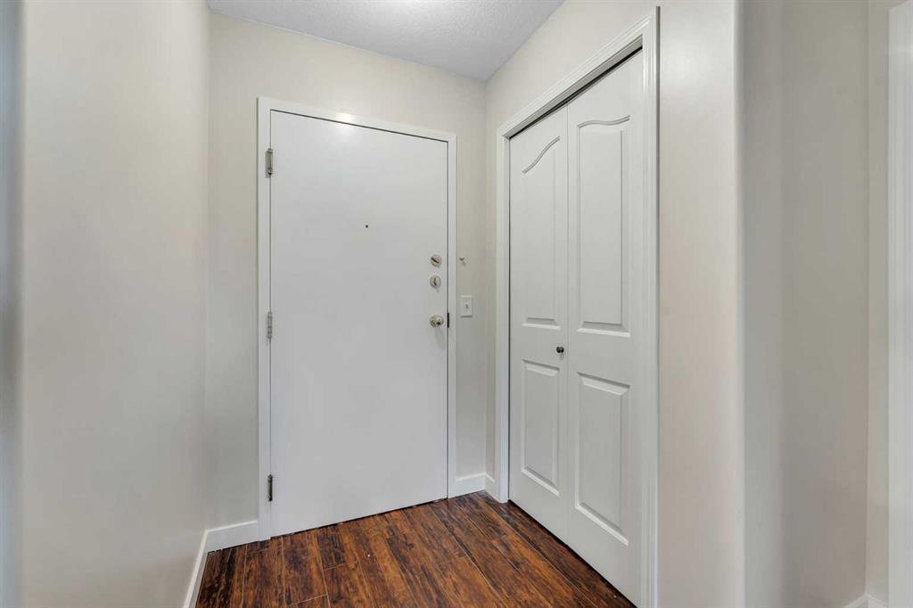 1307 Valleyview Park SE #307 photo 4