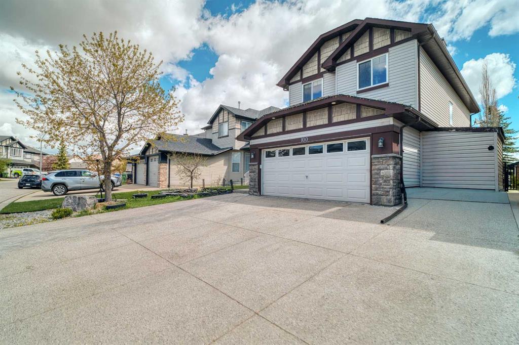 100 Royal Birch Crescent NW photo 2