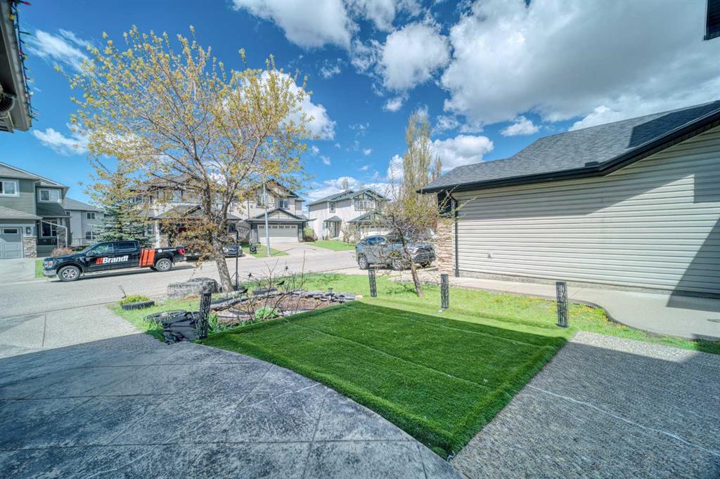 100 Royal Birch Crescent NW photo 4