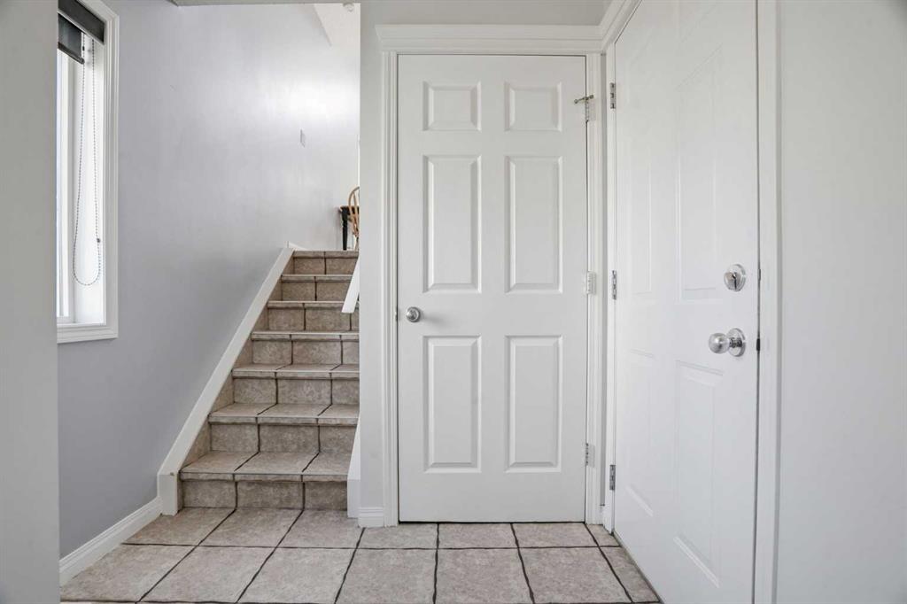 62 Country Hills Cove NW photo 4