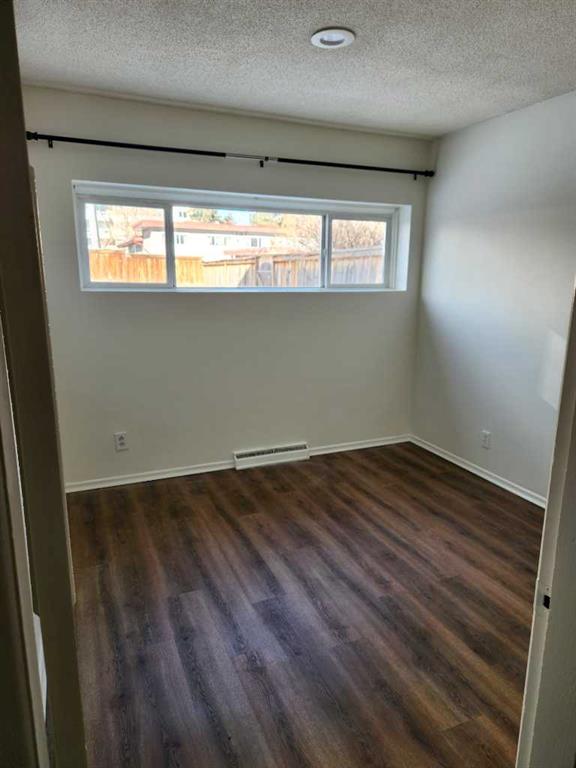 638 640 68 Avenue SW photo 4