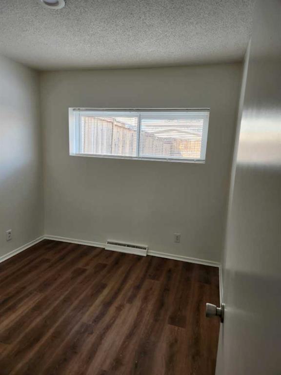 638 640 68 Avenue SW photo 5