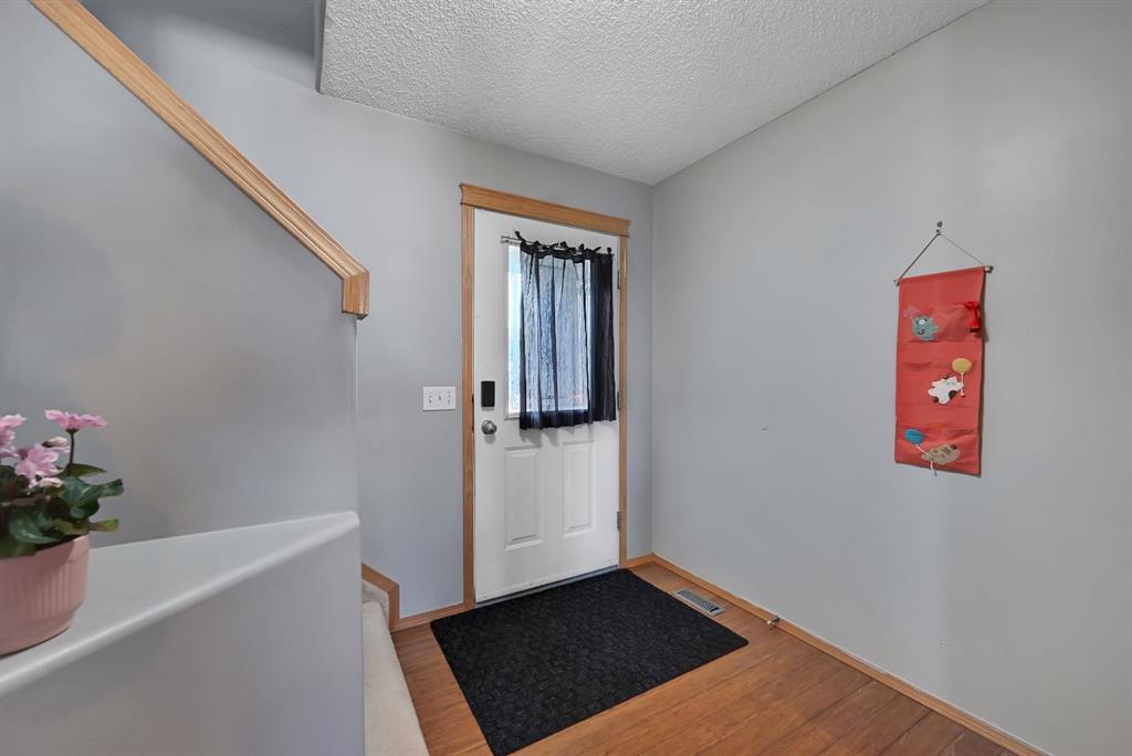 408 Bridlewood Court SW photo 5