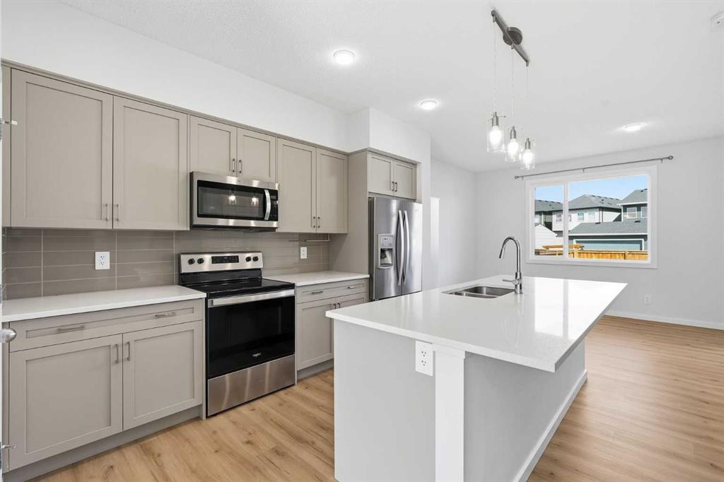 176 Walcrest Boulevard SE photo 2