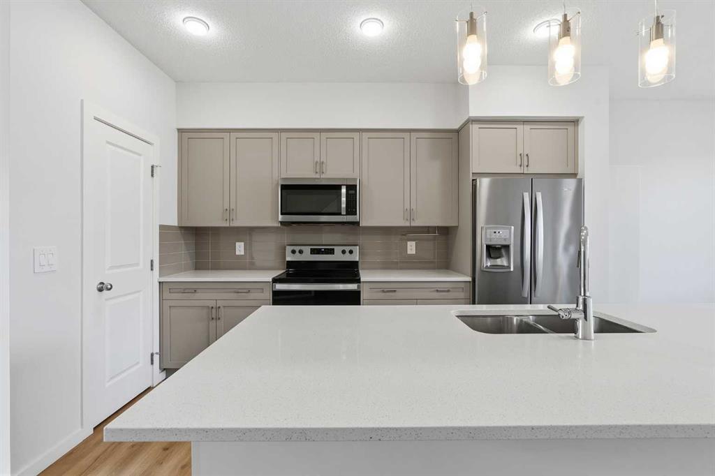 176 Walcrest Boulevard SE photo 3