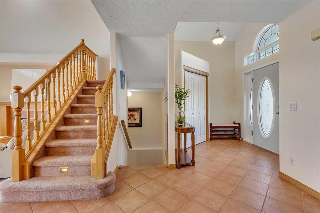 9 Panorama Hills Manor NW photo 4