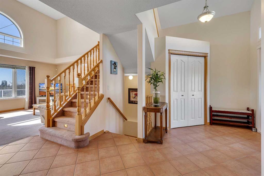 9 Panorama Hills Manor NW photo 5