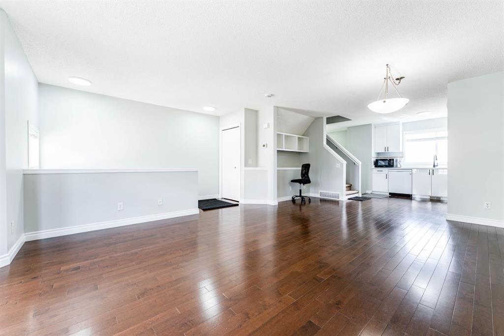 45 Tuscany Springs Garden NW photo 5