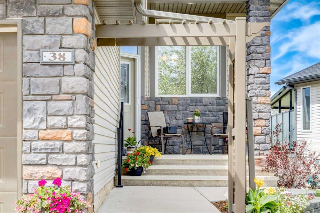 38 Kincora Terrace NW photo 4