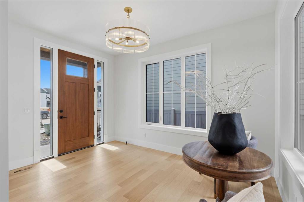 378 Bessborough Drive SW photo 3
