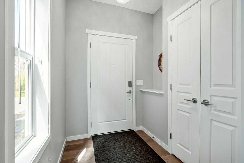 219 Mahogany Grove SE photo 3