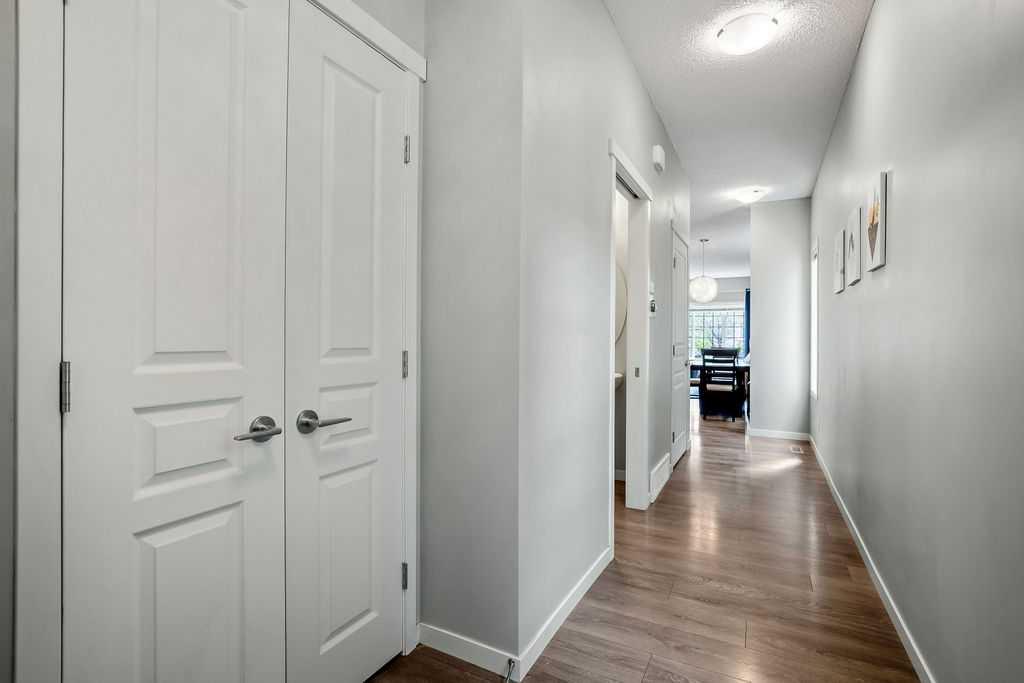 219 Mahogany Grove SE photo 4