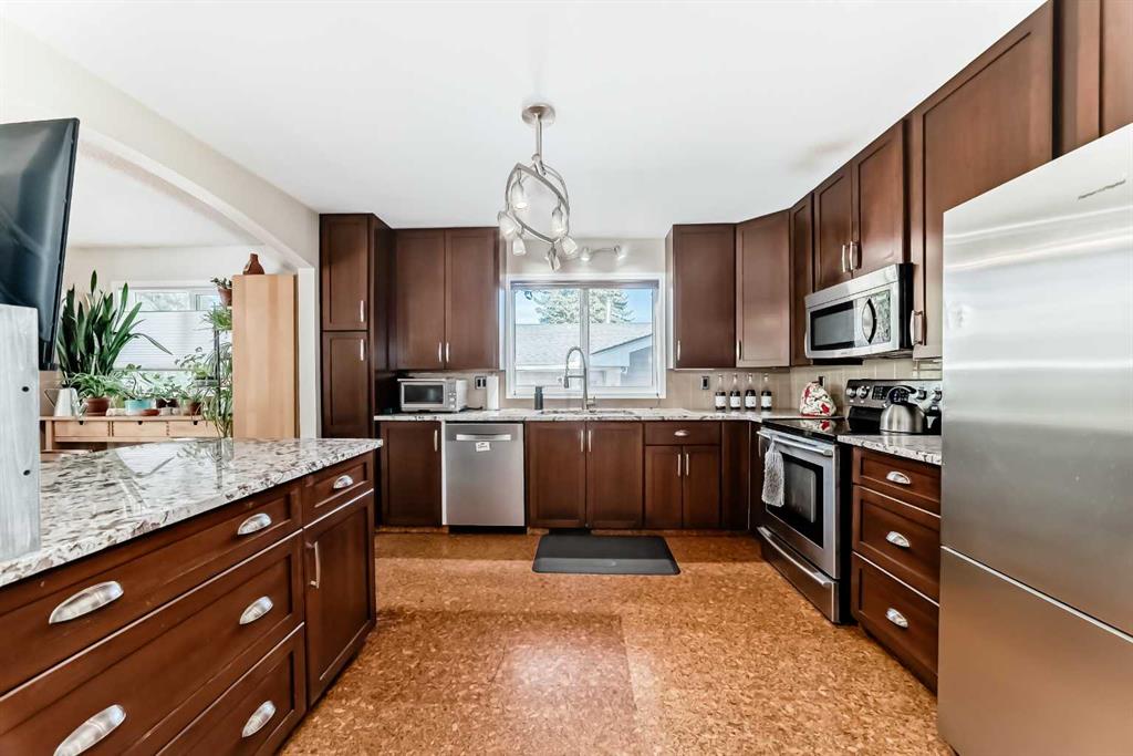 1319 104 Avenue SW photo 2