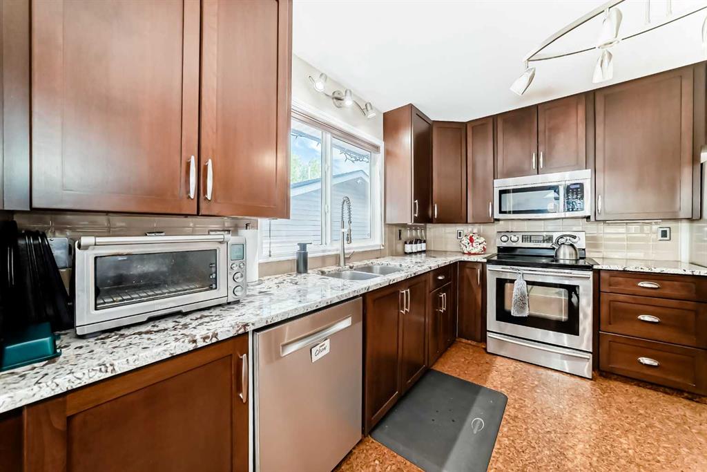 1319 104 Avenue SW photo 4