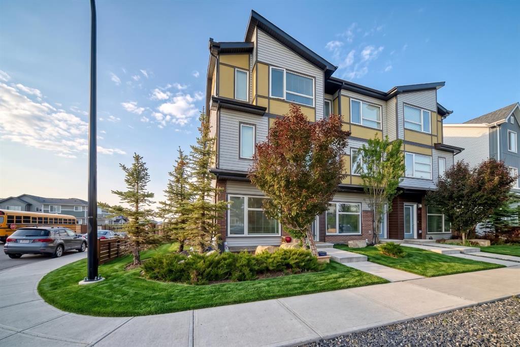 107 Lucas Boulevard NW photo 2