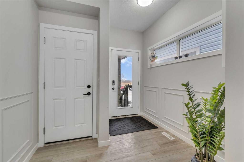 341 Walcrest View SE photo 4